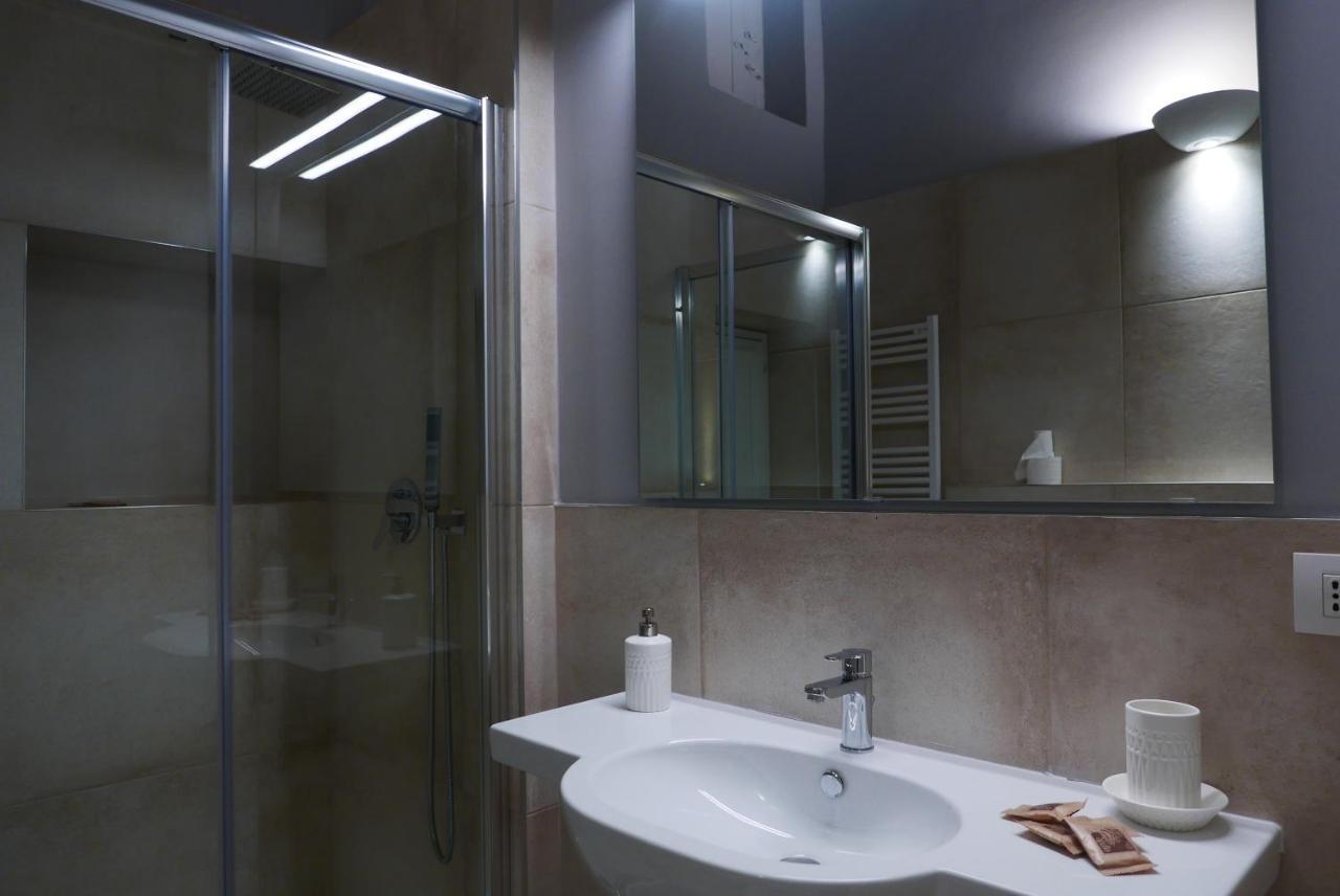 Suite 261 - Intero Appartamento Nel Centro Di Бари Экстерьер фото