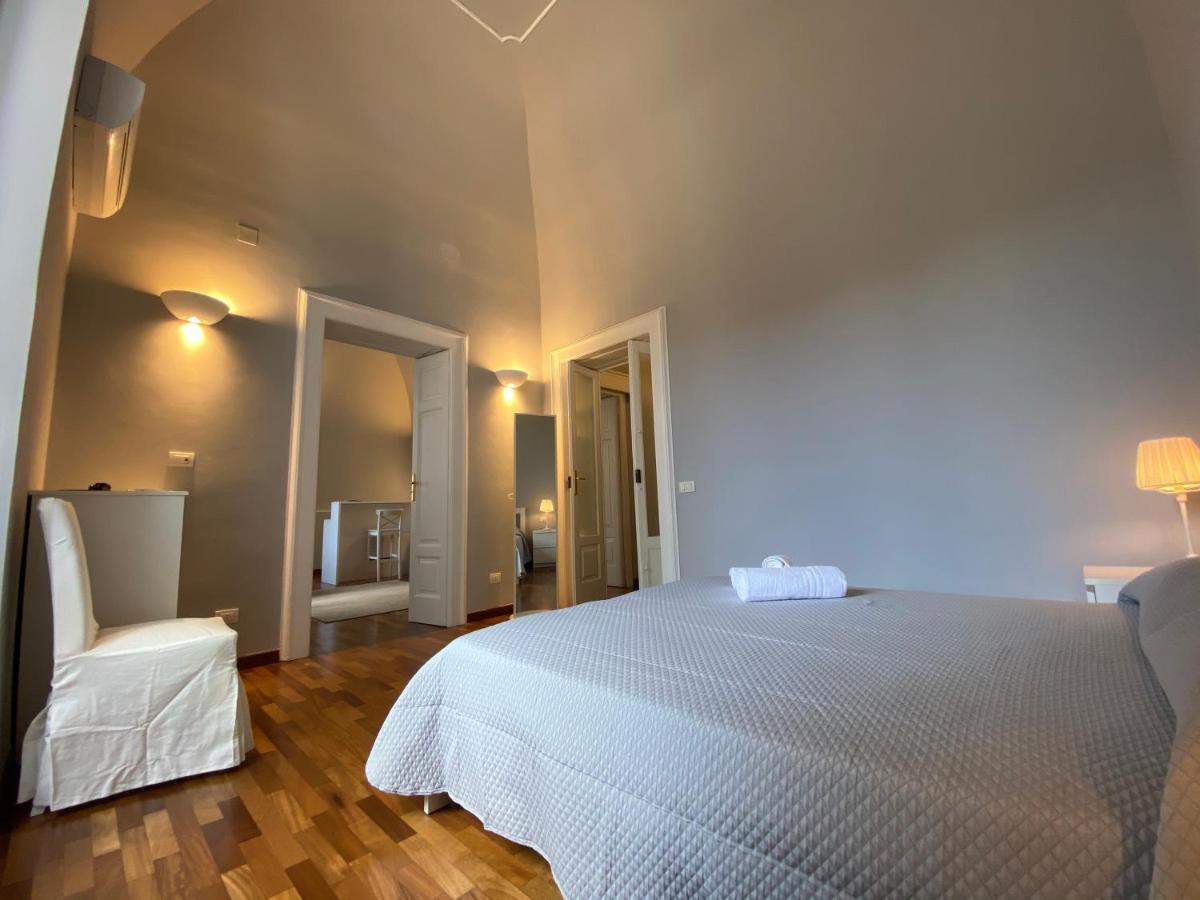 Suite 261 - Intero Appartamento Nel Centro Di Бари Экстерьер фото